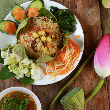 steamed rice wrapped in lotus leaf